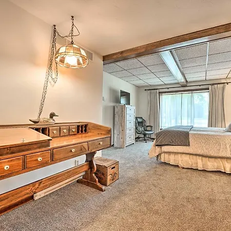 Gorgeous Bremen Home With Lake Access And Yard!